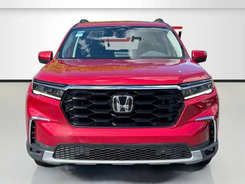 Used 2023 Honda Pilot Touring image 2
