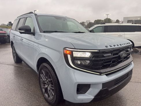 New 2025 Ford Expedition Platinum w/ Stealth Performance Package image 3
