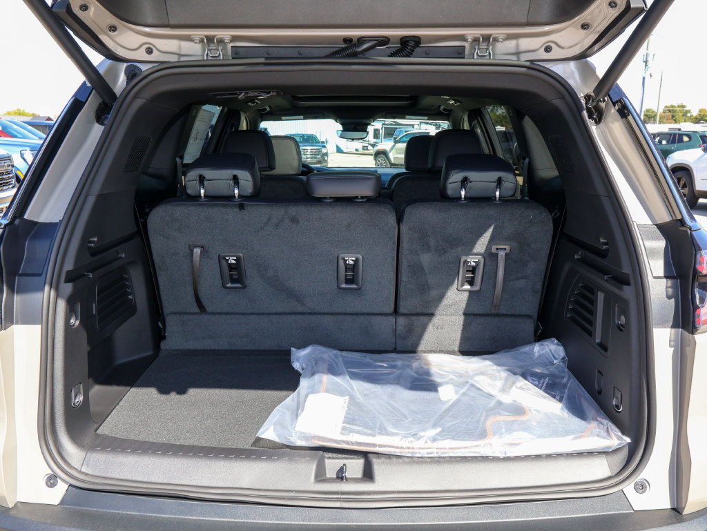 New 2027 GMC Acadia AT4 w/ Luxury Package AWD/4WD image 5