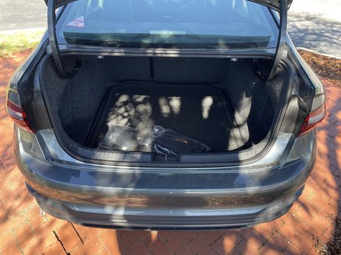 New 2026 Volkswagen Jetta SE FWD image 9