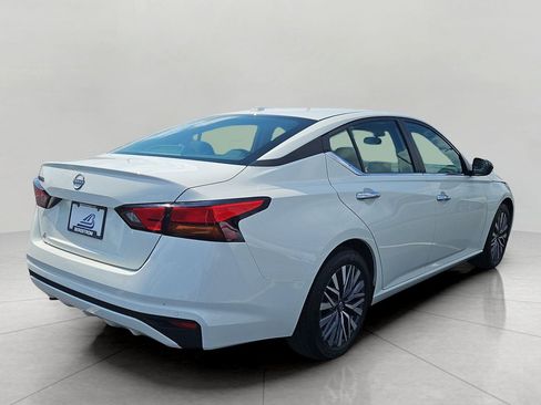 Used 2025 Nissan Altima 2.5 SV FWD image 8