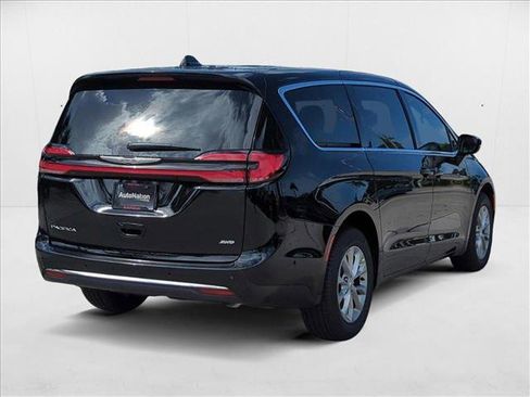 New 2025 Chrysler Pacifica Select AWD/4WD image 2