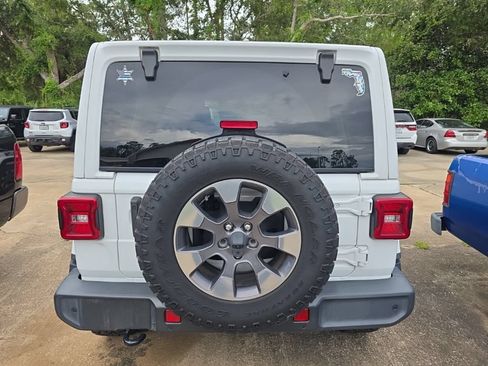 Used 2020 Jeep Wrangler Unlimited Sahara AWD/4WD image 3