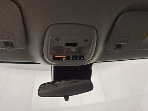 Used 2025 Chevrolet Trax LT FWD image 25
