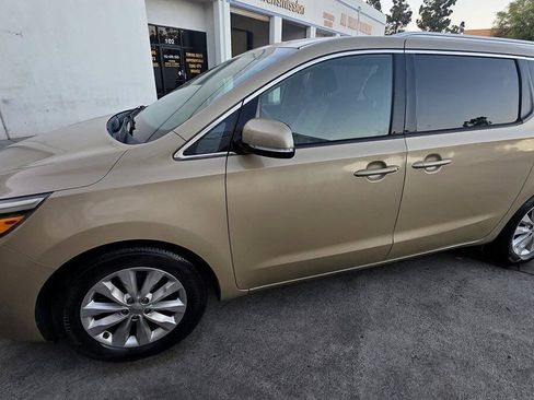 Used 2018 Kia Sedona EX FWD image 12