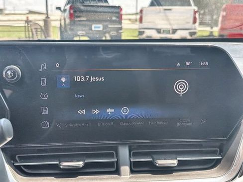 Used 2025 Chevrolet Trax LT FWD image 13