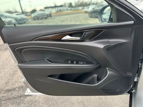 Used 2018 Buick Regal Essence image 21