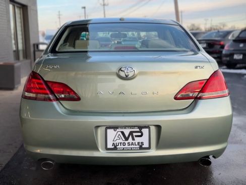 Used 2010 Toyota Avalon XLS image 4
