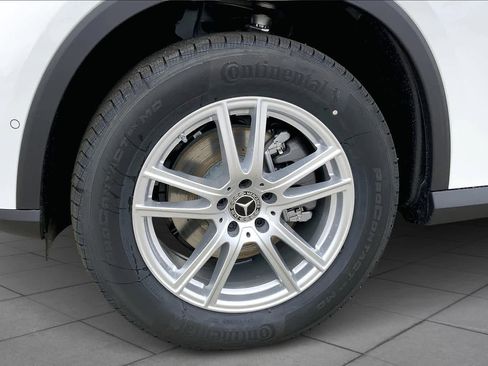 Used 2025 Mercedes-Benz GLC 300 4MATIC image 16