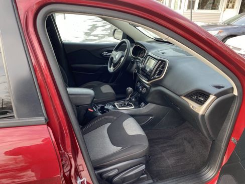 Used 2016 Jeep Cherokee Sport image 12