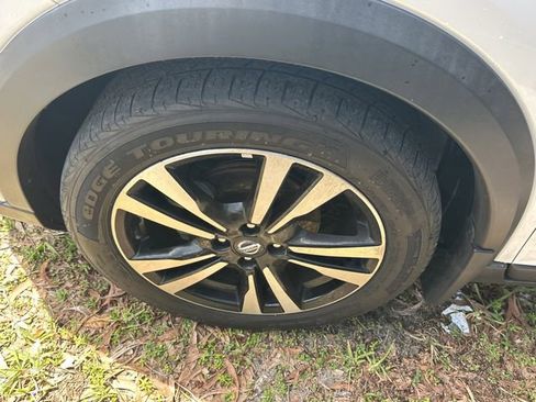 Used 2019 Nissan Kicks SV image 4