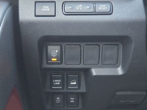 Used 2025 Nissan Frontier PRO-4X image 25