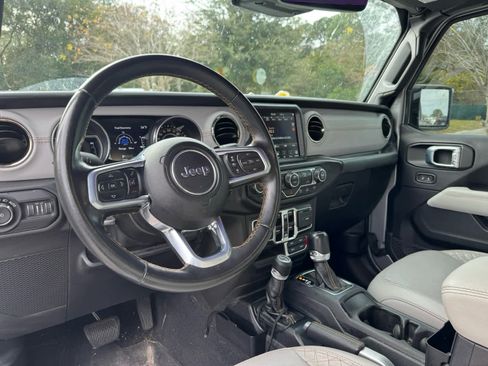 Used 2021 Jeep Wrangler Unlimited Sahara image 7