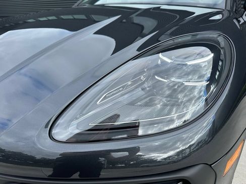 Used 2026 Porsche Macan AWD/4WD image 13