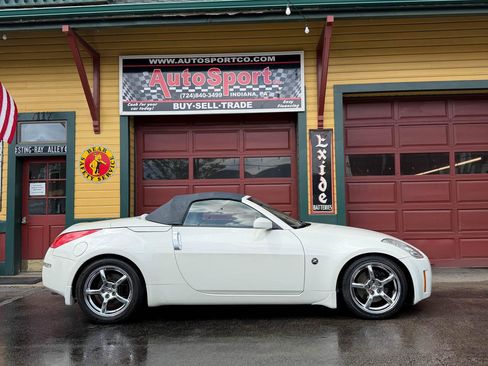 Used 2006 Nissan 350Z Touring RWD image 5