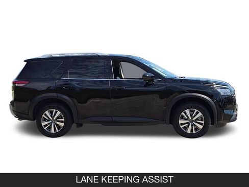 Used 2025 Nissan Pathfinder SL FWD image 6
