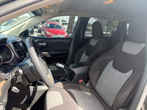 Used 2018 Jeep Cherokee Latitude image 16