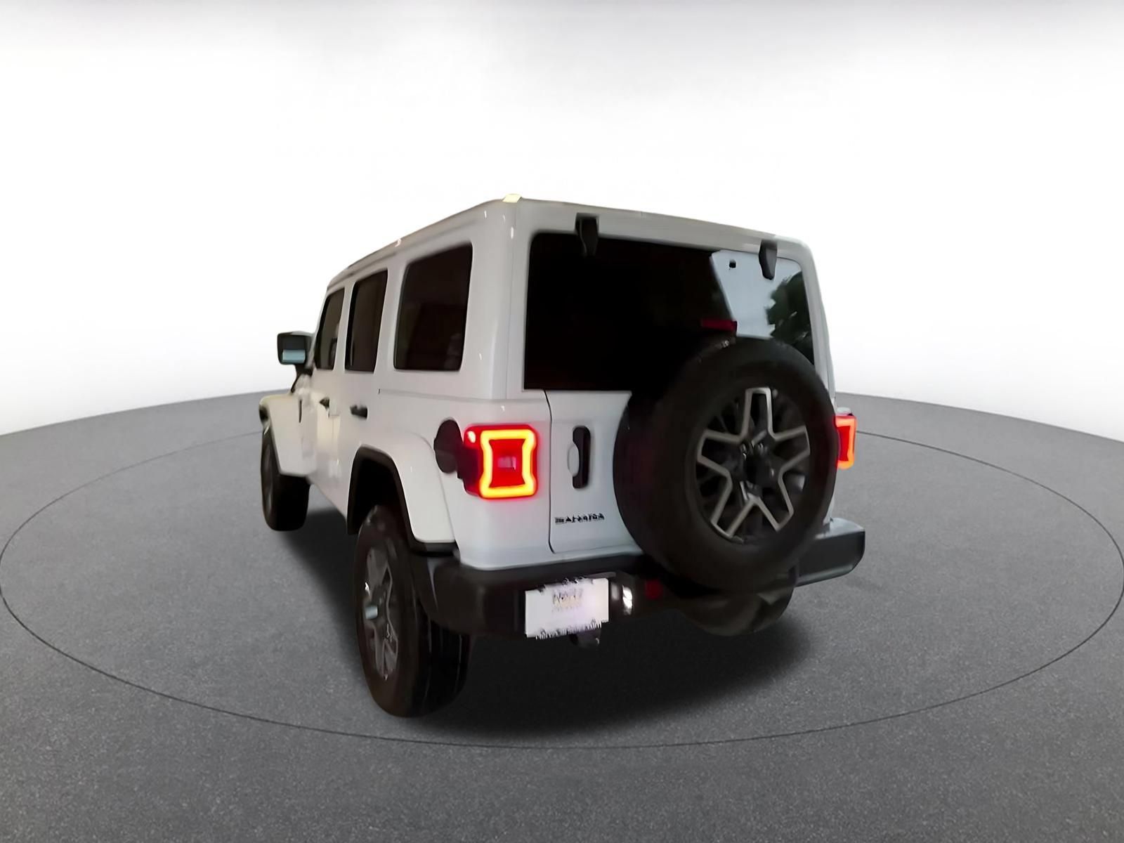 Used 2025 Jeep Wrangler Unlimited Sahara AWD/4WD image 10