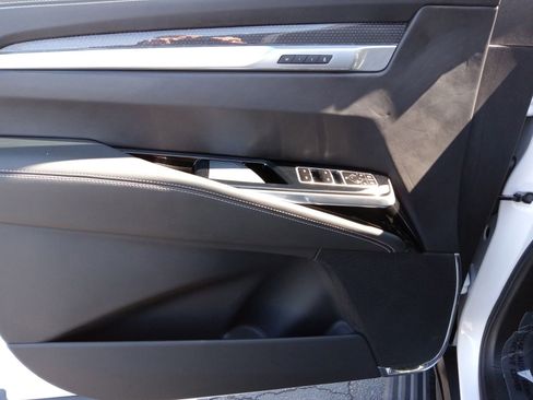 Used 2025 Cadillac Escalade V w/ LPO, ONYX Package image 9