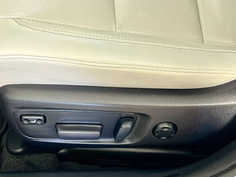 Used 2014 Toyota Avalon Limited image 15