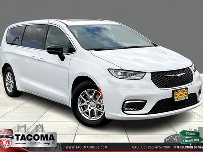 New 2026 Chrysler Pacifica Select