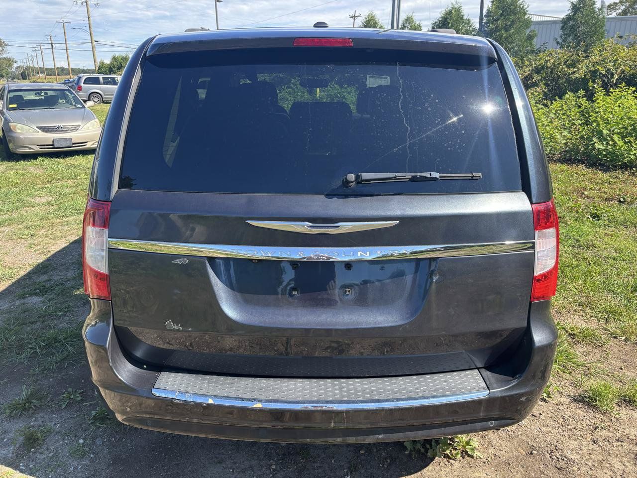 Used 2014 Chrysler Town & Country Touring-L w/ Driver Convenience Group FWD image 6