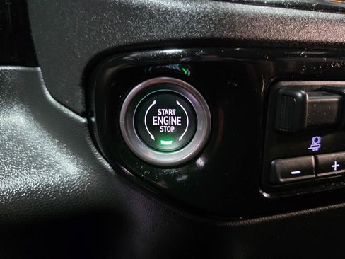 Used 2022 Chevrolet Silverado 1500 ZR2 w/ Technology Package image 37