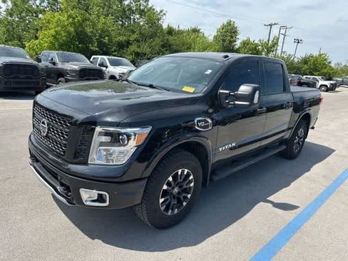 Used 2017 Nissan Titan PRO-4X w/ Pro-4x Convenience Package AWD/4WD image 13