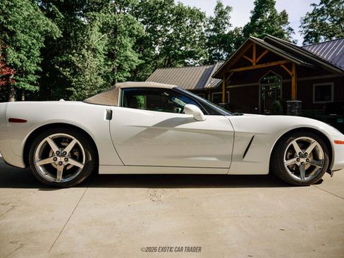 Used 2005 Chevrolet Corvette Convertible w/ Preferred Equipment Group RWD image 19