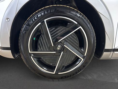 Used 2025 Hyundai Ioniq 5 Limited image 12