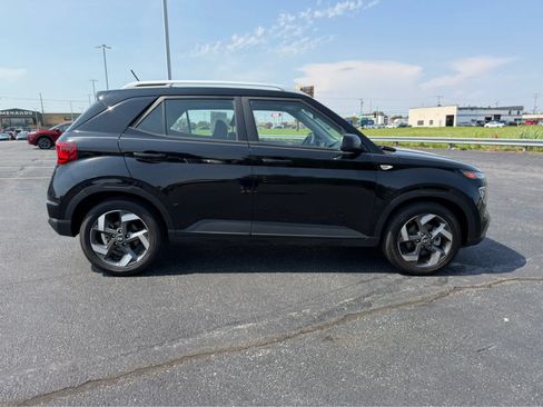 Used 2023 Hyundai Venue SEL w/ Cargo Package FWD image 9