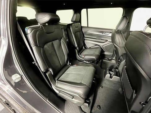 New 2025 Jeep Grand Cherokee L Altitude image 11
