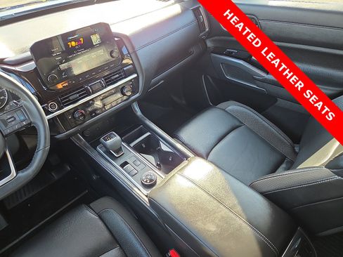 Used 2024 Nissan Pathfinder SL image 14