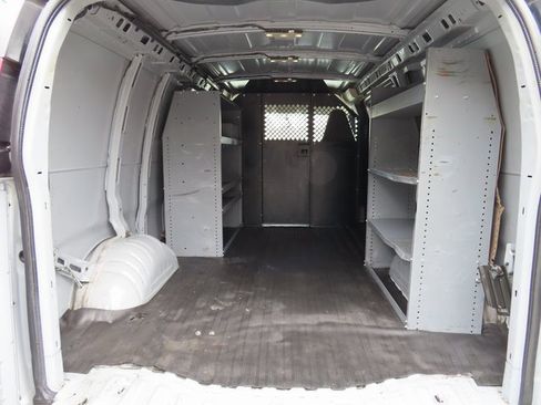 Used 2018 Chevrolet Express 2500 w/ Driver Convenience Package image 25