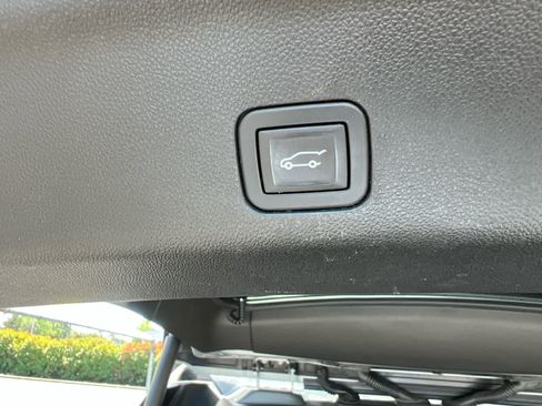 Used 2024 Chevrolet Tahoe LT AWD/4WD image 12
