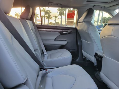 New 2026 Toyota Highlander Limited image 15