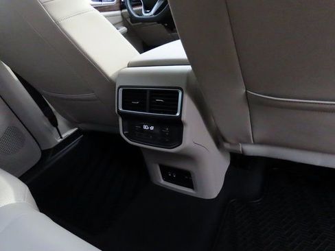 Used 2025 Volkswagen Atlas SEL Premium R-Line image 16