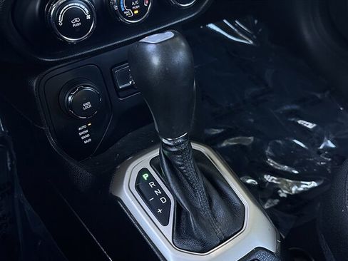 Used 2017 Jeep Renegade Sport w/ Power & Air Group image 16