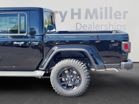New 2025 Jeep Gladiator High Tide image 4