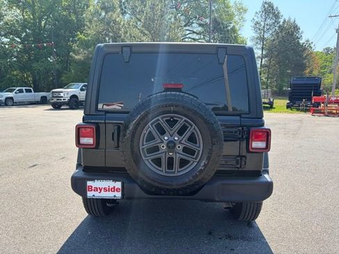 Used 2025 Jeep Wrangler Unlimited Sport AWD/4WD image 17