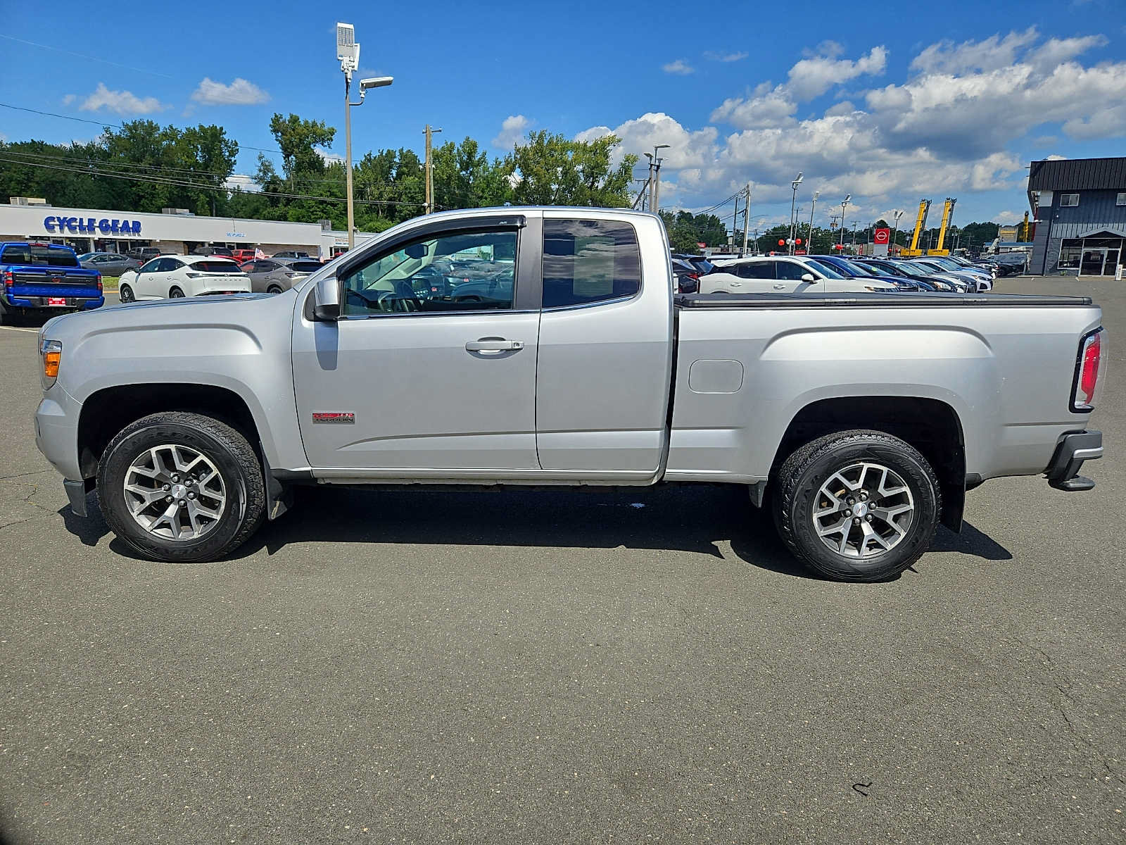 Used 2015 GMC Canyon SLE w/ All-Terrain Package AWD/4WD image 7