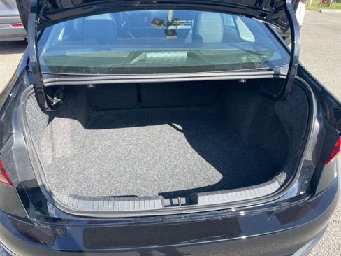 Used 2025 Volkswagen Jetta SE image 32