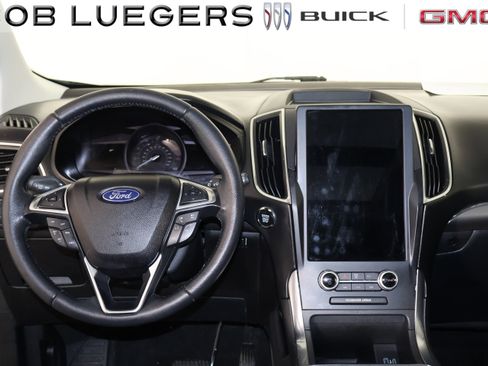 Used 2022 Ford Edge Titanium image 16