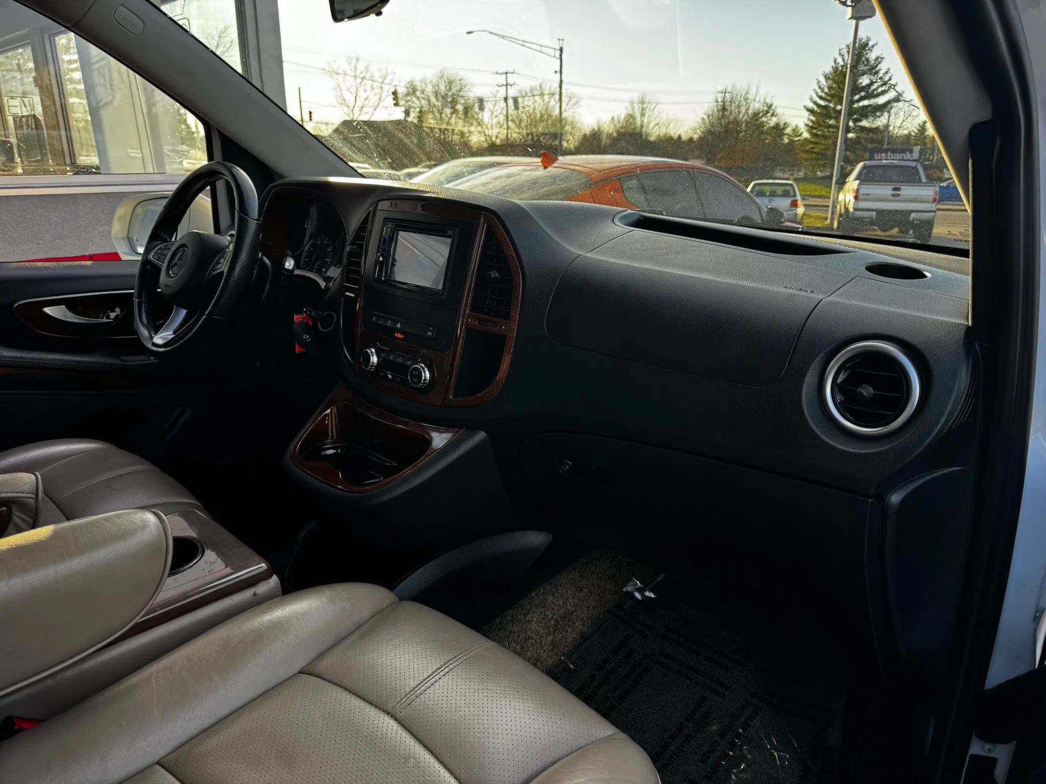 Used 2017 Mercedes-Benz Metris Passenger image 44