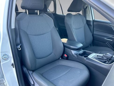 Used 2025 Toyota RAV4 XLE FWD image 30