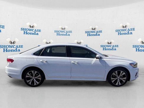Used 2022 Volkswagen Passat 2.0T SE FWD image 9