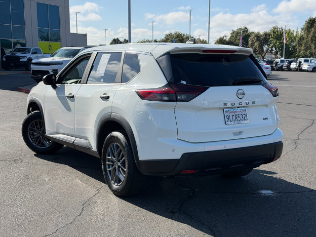 Used 2024 Nissan Rogue S AWD/4WD image 9