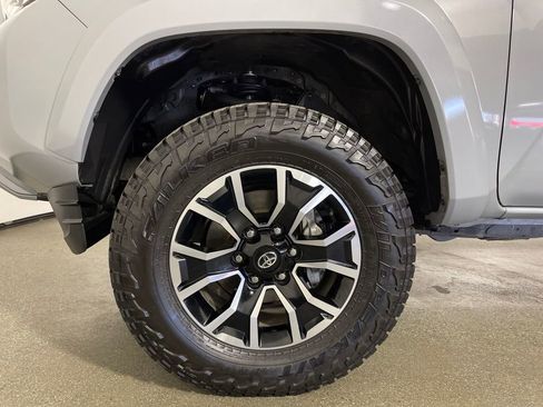 Used 2021 Toyota Tacoma TRD Sport w/ Technology Package image 11