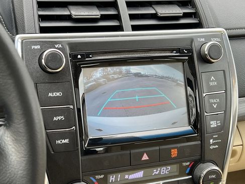 Used 2015 Toyota Camry LE image 14