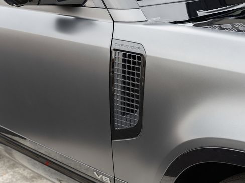 Used 2023 Land Rover Defender 90 Carpathian Edition image 15